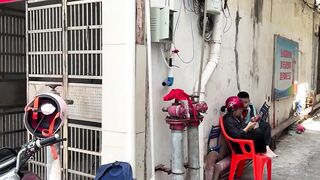 Прогулка по Sanya рынок морепродуктов на Хайнане как местные рыбаки продают свежий улов после ночной рыбалки