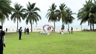 Прогулка по Sanya рынок морепродуктов на Хайнане как местные рыбаки продают свежий улов после ночной рыбалки