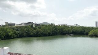 Прогулка по Sanya рынок морепродуктов на Хайнане как местные рыбаки продают свежий улов после ночной рыбалки