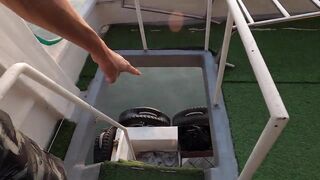 Ночная рыбалка на кальмаров Phu Quoc Вьетнам огни лодки и стайки кальмаров под бортом