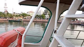 Ночная рыбалка на кальмаров Phu Quoc Вьетнам огни лодки и стайки кальмаров под бортом