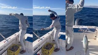 Тунец в Акабе Иордания морская рыбалка в Красном море под парусом