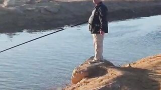 Рыбалка в Эйлате Израиль короткое видео о Красном море и клеве на берегу