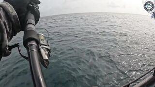 10.2 кг GT против маленькой Shimano Stella C3000 морская рыбалка в Таиланде на ультралайт снасть