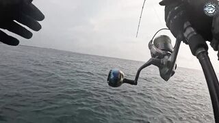 10.2 кг GT против маленькой Shimano Stella C3000 морская рыбалка в Таиланде на ультралайт снасть