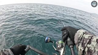 10.2 кг GT против маленькой Shimano Stella C3000 морская рыбалка в Таиланде на ультралайт снасть