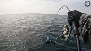 10.2 кг GT против маленькой Shimano Stella C3000 морская рыбалка в Таиланде на ультралайт снасть