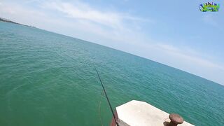 Рыбалка с пирса Hua Hin есть поклевки рыба клюет и морская прогулка удалась