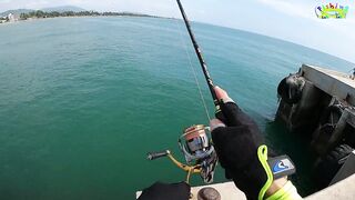 Рыбалка с пирса Hua Hin есть поклевки рыба клюет и морская прогулка удалась
