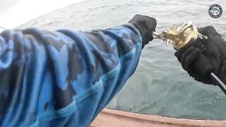 Giant trevally mayhem бесконечные поклевки на джиги и попперы во время морской рыбалки в Таиланде