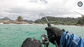 Giant trevally mayhem бесконечные поклевки на джиги и попперы во время морской рыбалки в Таиланде