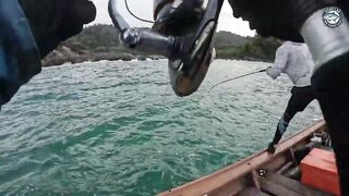 Giant trevally mayhem бесконечные поклевки на джиги и попперы во время морской рыбалки в Таиланде