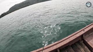 Giant trevally mayhem бесконечные поклевки на джиги и попперы во время морской рыбалки в Таиланде