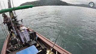 Giant trevally mayhem бесконечные поклевки на джиги и попперы во время морской рыбалки в Таиланде