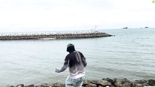 Исследуем пляж Hua Hin идем с удочкой к Khao Takiab и пробуем рыбалку по камням у храма на скале