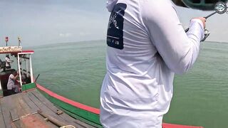 Попперы и GT на поверхности эпичная морская рыбалка у Khao Lak с PopmasterD и Barbiecuda на лонгтейле