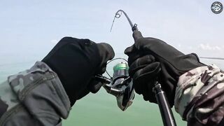 Попперы и GT на поверхности эпичная морская рыбалка у Khao Lak с PopmasterD и Barbiecuda на лонгтейле