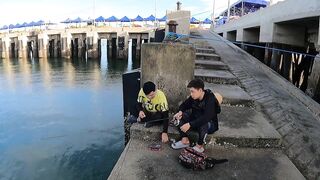 Ночная рыбалка с пирса Hua Hin EP 13 проверяем какие виды рыбы клюют под огнями в гавани