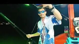 Ночная охота на кальмара в Hua Hin лодка тайского капітана и огни над морем вместо фонарных столбов