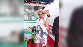 Ночная охота на кальмара в Hua Hin лодка тайского капітана и огни над морем вместо фонарных столбов