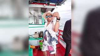 Ночная охота на кальмара в Hua Hin лодка тайского капітана и огни над морем вместо фонарных столбов