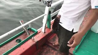 Таиланд Хуахин видео инструкция как правильно ловить рыбу в море у городского пирса