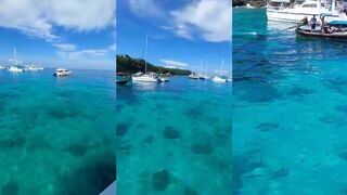 Морская рыбалка у острова Racha Yai Phuket спиннинг лодка и тропическая рыба под Пхукетом