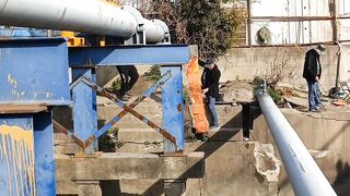 Самое популярное место для рыбалки в районе Yangpu Shanghai каждый день тут толпа с удочками