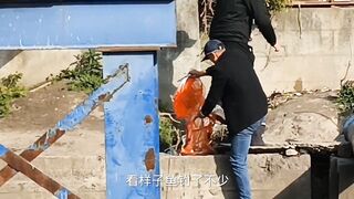 Самое популярное место для рыбалки в районе Yangpu Shanghai каждый день тут толпа с удочками