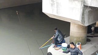 Самое популярное место для рыбалки в районе Yangpu Shanghai каждый день тут толпа с удочками