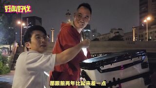 Ночью в центре Шанхая люди рыбачат на набережной чем они живут и зачем им эта городская рыбалка