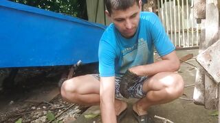 Филиппины большие волны человек за бортом повседневная жизнь у моря и риски океана