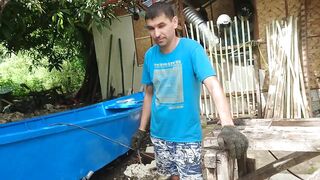 Филиппины большие волны человек за бортом повседневная жизнь у моря и риски океана