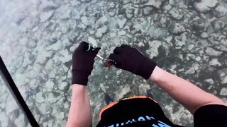 Морская рыбалка на Мальдивах в водах полных grouper тропический остров и тёплое синее море