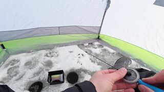 Первый лёд - быстрая мормышка и удивительный способ ловли карася на зимней рыбалке