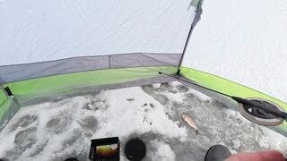 Первый лёд - быстрая мормышка и удивительный способ ловли карася на зимней рыбалке