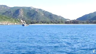 Рыбалка у узкого входа в Cam Ranh Bay сильное течение и выход рыбы к камням