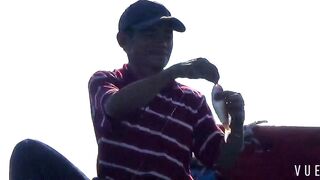 Рыбалка у узкого входа в Cam Ranh Bay сильное течение и выход рыбы к камням