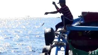 Рыбалка у узкого входа в Cam Ranh Bay сильное течение и выход рыбы к камням