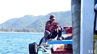 Рыбалка у узкого входа в Cam Ranh Bay сильное течение и выход рыбы к камням