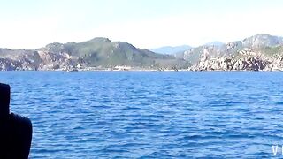 Рыбалка у узкого входа в Cam Ranh Bay сильное течение и выход рыбы к камням