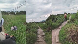 Повседневная жизнь рыбаков в небольшой лагуне Cam Ranh Bay Вьетнам лодки сети и ранний рассвет