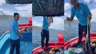 Рыбалка во Вьетнаме капитан из Нячанга показывает секрет как правильно сушить свежего кальмара