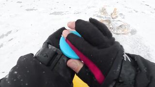 Опасная рыбалка по первому льду - протока дышит, но щука окунь и судак не дают уйти домой рано