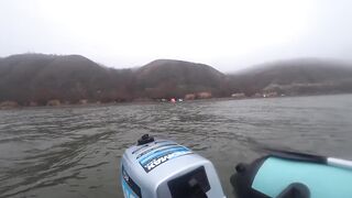 Лещи по килограмму гнут удочки под воду, рыбалка с лодки 2025 когда клюёт один за другим