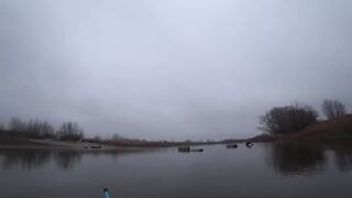 Лещи по килограмму гнут удочки под воду, рыбалка с лодки 2025 когда клюёт один за другим