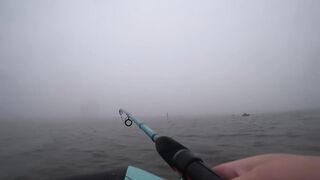 Лещи по килограмму гнут удочки под воду, рыбалка с лодки 2025 когда клюёт один за другим