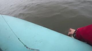 Лещи по килограмму гнут удочки под воду, рыбалка с лодки 2025 когда клюёт один за другим