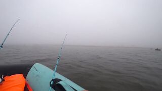 Лещи по килограмму гнут удочки под воду, рыбалка с лодки 2025 когда клюёт один за другим