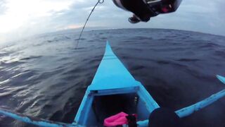 Cordova Cebu, мощные удары рыбы при вертикальном джиге морская рыбалка воровски тянет к океану